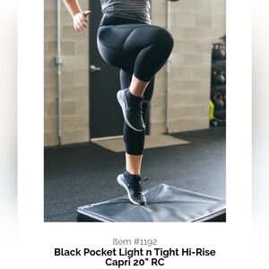 ZYIA Black Pocket Light n Tight Hi-rise Capri 20" RC Size 8-10